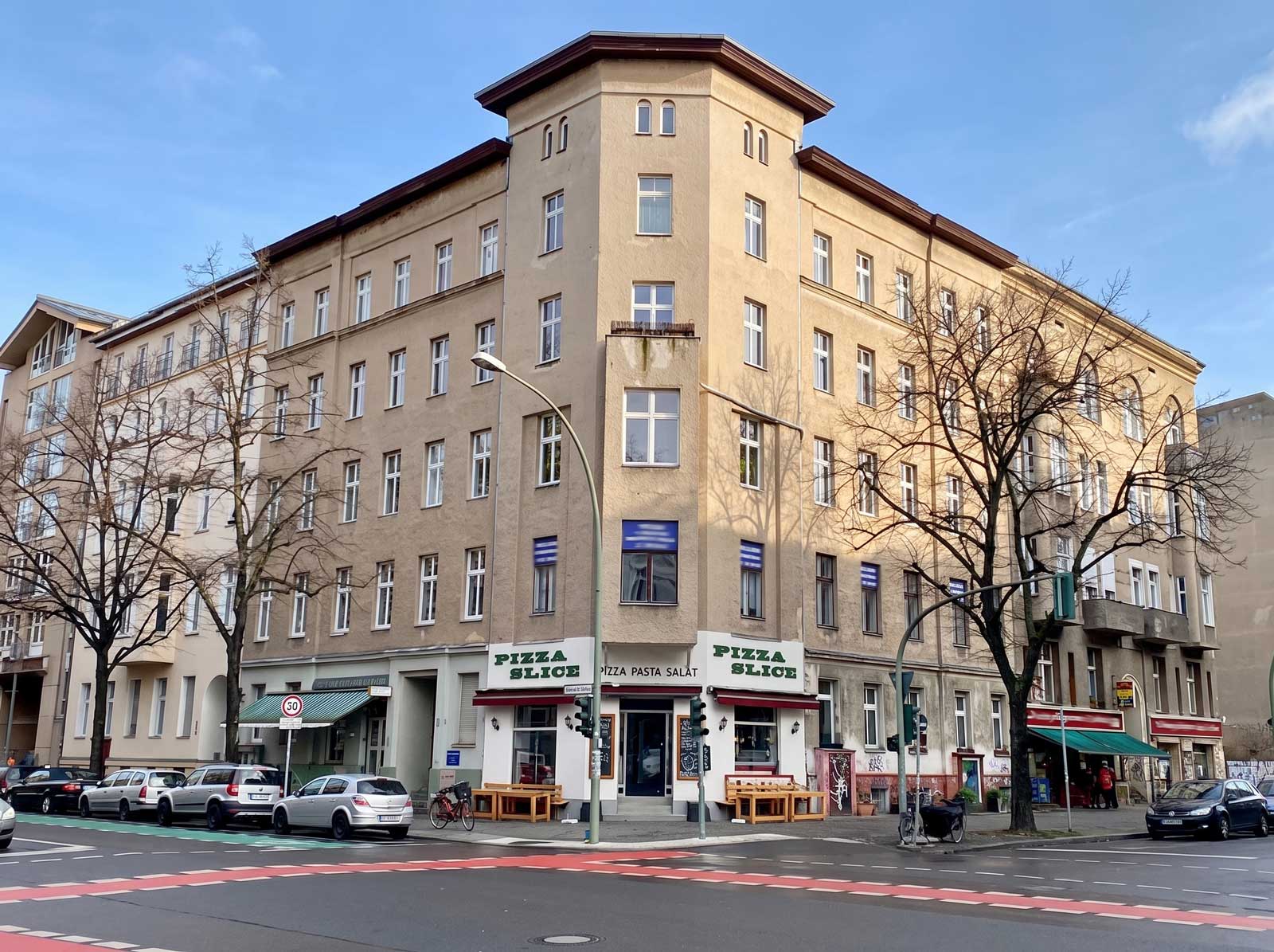 Altbau-Eckhaus mit 13 Einheiten in der Großbeerenstraße